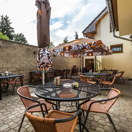 Nova Hospoda - & Restaurant ホテル 3*