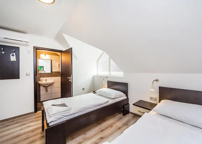 Nova Hospoda - & Restaurant Hotell 3*