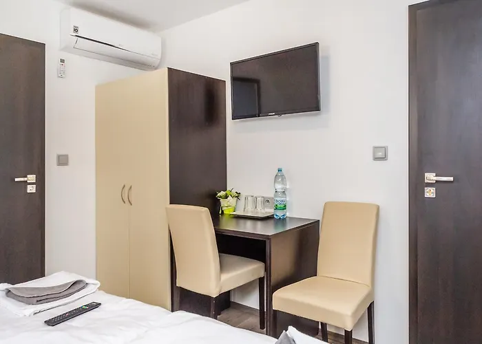Nova Hospoda - & Restaurant Hotell 3*