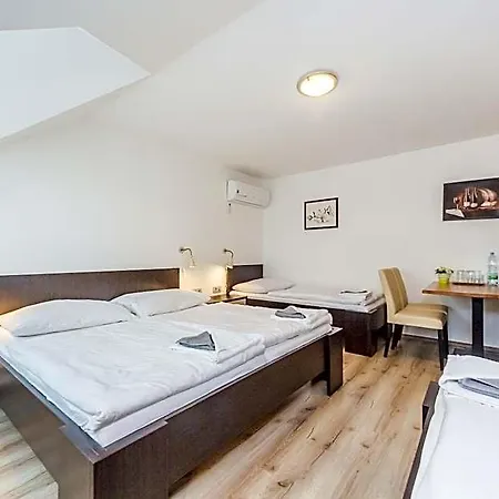Nová Hospoda - Hotel&restaurant Hotel Praga