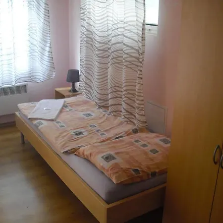 Nova Hospoda - & Restaurant Szálloda Prága