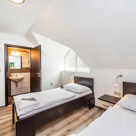 Nova Hospoda - & Restaurant Szálloda 3*